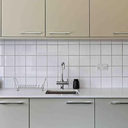 לונדון Modern 3 Bed Apartment In Tottenham מראה חיצוני תמונה