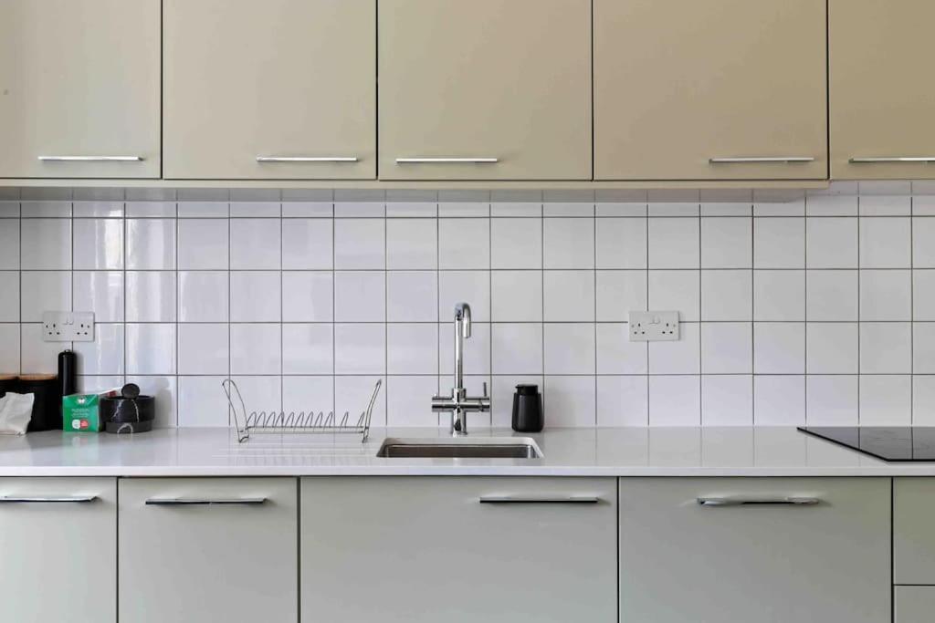 לונדון Modern 3 Bed Apartment In Tottenham מראה חיצוני תמונה
